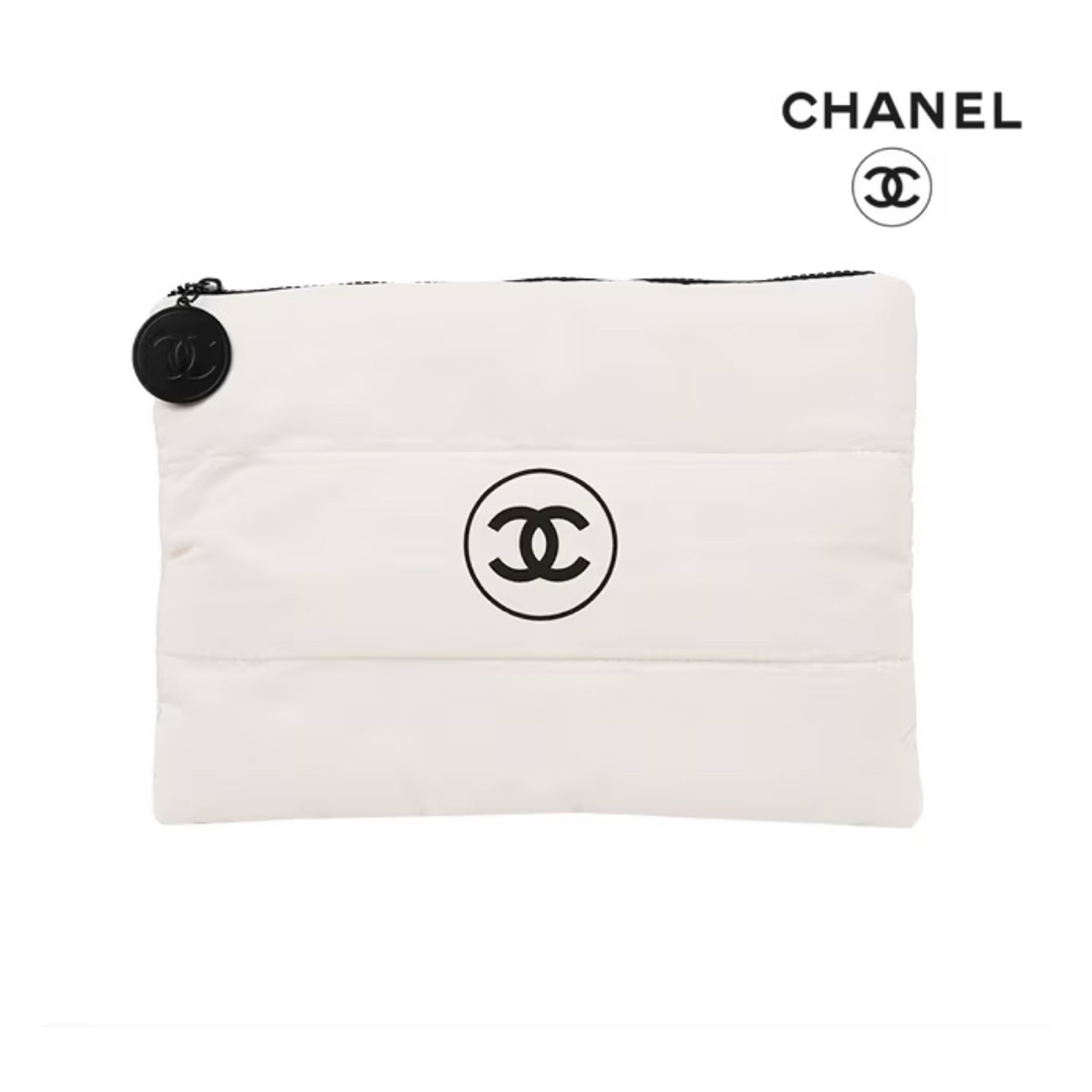 CHANEL - 新品未使用 CHANEL シャネル ノベルティ ポーチの通販 CHANEL - 新品未使用 CHANEL シャネル ノベルティ ポーチの通販