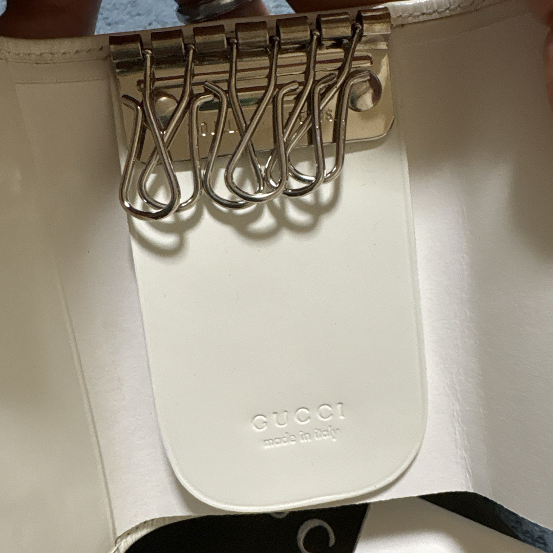 GUCCI ホワイトキーケース SOFT MASTER-NERO