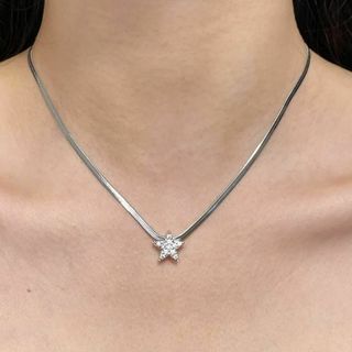 合わせやすい⭐️スタークリスタル　星　ネックレス　合わせやすい(ノーカラージャケット)