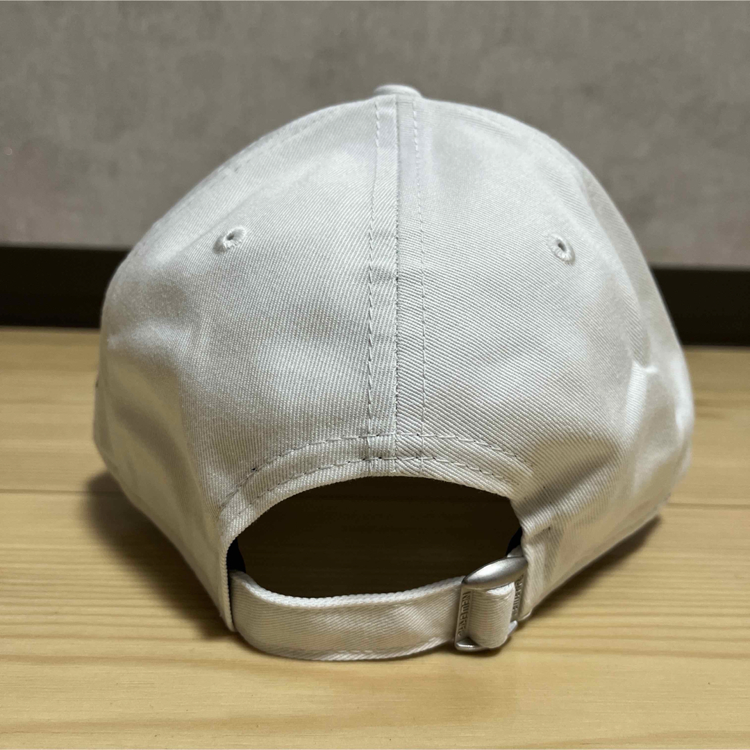 NEW ERA(ニューエラ)のニューエラ　NEW ERA ロゴキャップ　ホワイト　ブラックロゴ メンズの帽子(キャップ)の商品写真