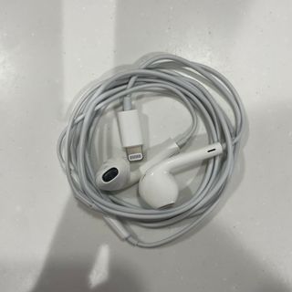 アップル(Apple)のApple iPhone 純正イヤフォン ライトニング(ヘッドフォン/イヤフォン)