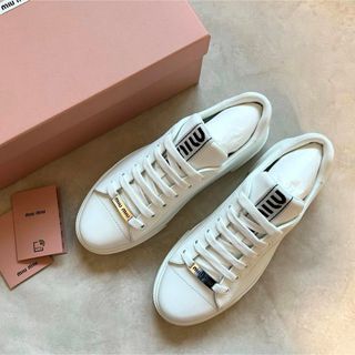 MIU MIU - 新品未使用品 miumiu ニューバランス 574 紺 37 定価 MIU MIU - 新品未使用品 miumiu ニューバランス 574 紺 37 定価