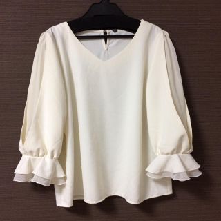 シマムラ(しまむら)の新品タグ付き♡キャンディ袖ブラウス♡オフホワイト(シャツ/ブラウス(長袖/七分))