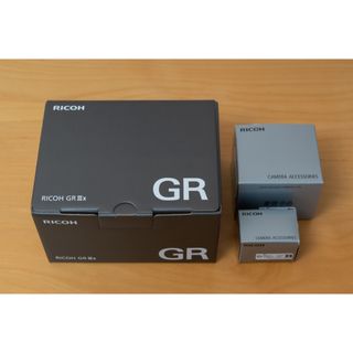 RICOH - 【極美品】RICOH GRⅢx 追加純正バッテリー&充電器付き RICOH - 【極美品】RICOH GRⅢx 追加純正バッテリー&充電器付き