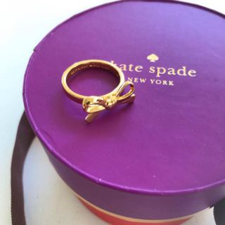 ケイトスペードニューヨーク(kate spade new york)のxoxo…値下げok様 新品KATE SPADE リボンリング(リング(指輪))