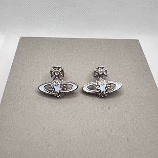 Vivienne Westwood(スター ・ ピアス)のフリマアイテム一覧 Vivienne Westwood(スター ・ ピアス)のフリマアイテム一覧