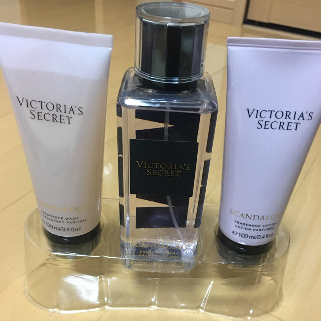 Victoria's Secret(ヴィクトリアズシークレット)のSCANDALOUS コスメ/美容のボディケア(ボディローション/ミルク)の商品写真