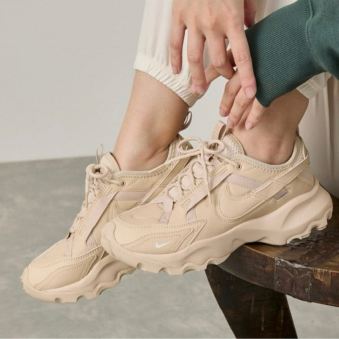 NIKE ナイキTC7900 TRK3 スニーカー ベージュ
