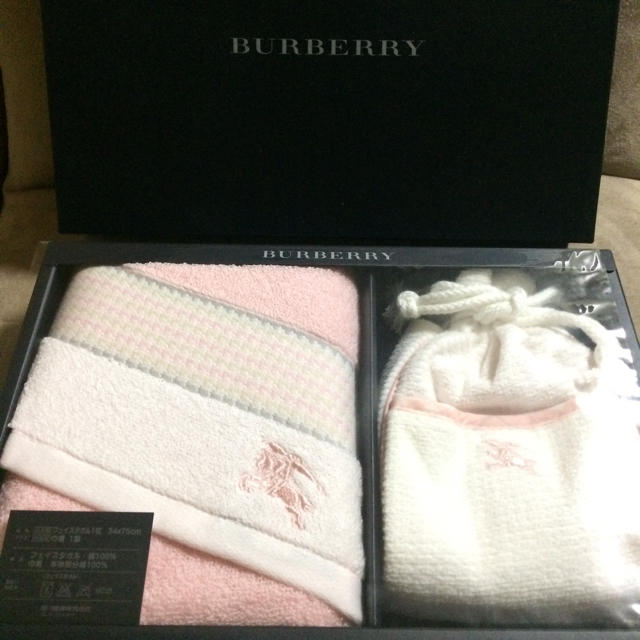 BURBERRY(バーバリー)のあゆたん様専用  ♡バーバリー♡ フェイスタオル＆巾着 インテリア/住まい/日用品の日用品/生活雑貨/旅行(タオル/バス用品)の商品写真