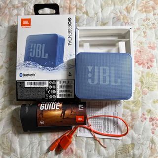 ジェイビーエル(JBL)のJBL GO ESSENTIAL Bluetoothスピーカー ブルー系(スピーカー)