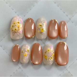 オレンジベージュ 押し花ネイル/ミディアムオーバル(つけ爪/ネイルチップ)