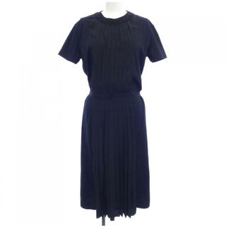 PRADA - PRADA Re-Nylon ロゴプレート エプロンフラップ ミニ PRADA - PRADA Re-Nylon ロゴプレート エプロンフラップ ミニ