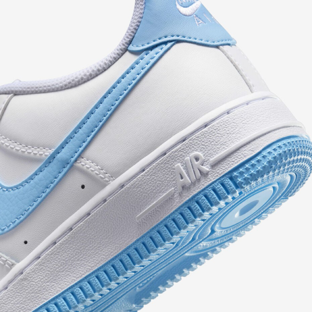 NIKE(ナイキ)の【新品24cm】NIKE｜エアフォース１GS｜ホワイト/アクエリアスブルー レディースの靴/シューズ(スニーカー)の商品写真