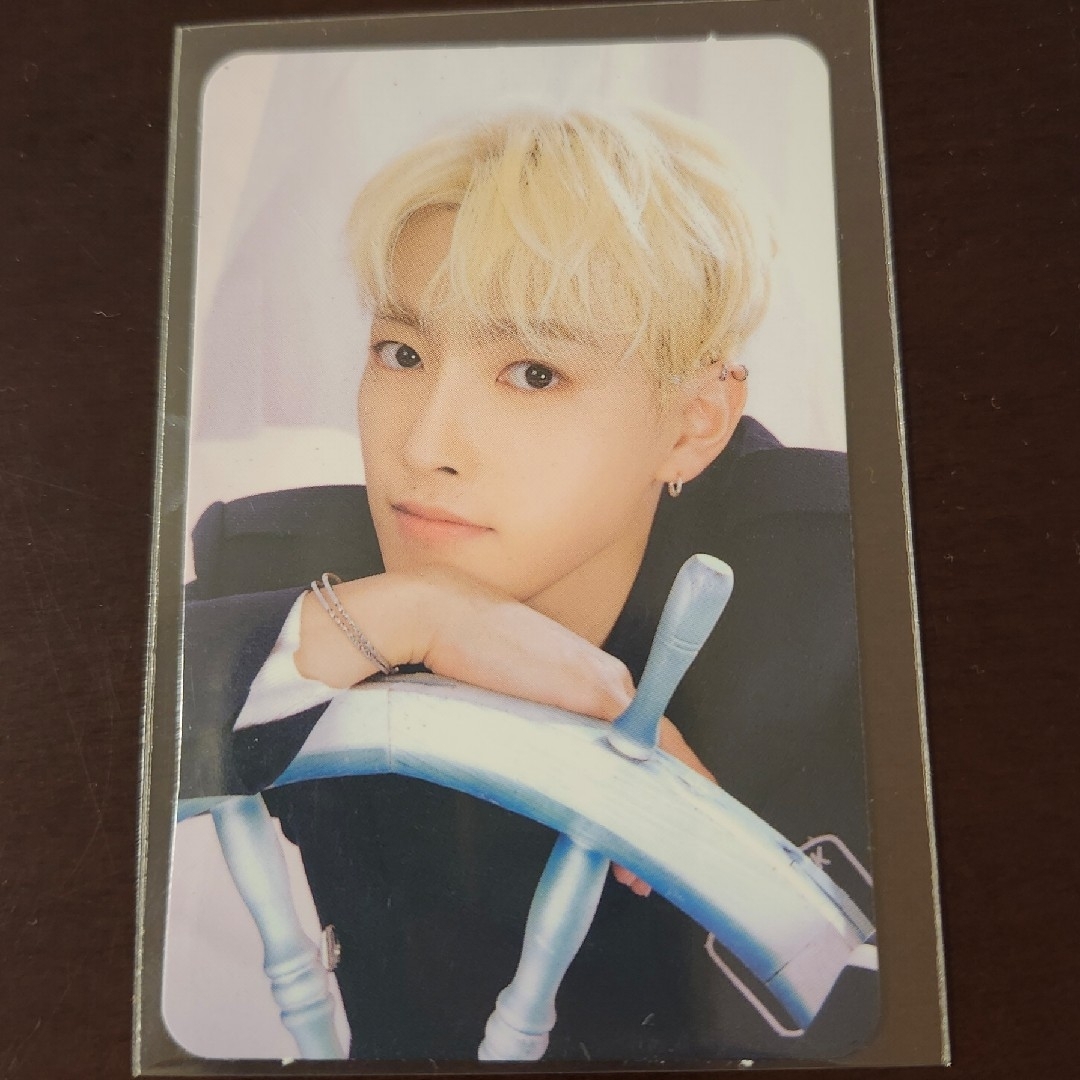 ATEEZ(エイティーズ)のATEEZ ANITEEZ トレカ ホンジュン エンタメ/ホビーのタレントグッズ(アイドルグッズ)の商品写真