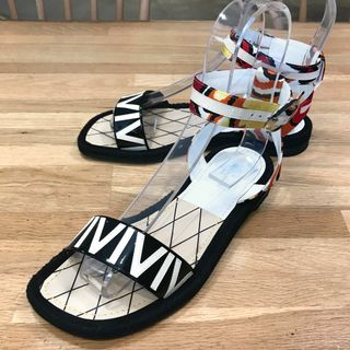 LOUIS VUITTON(サンダル ・ ホワイト/白色系)のフリマアイテム一覧 LOUIS VUITTON(サンダル ・ ホワイト/白色系)のフリマアイテム一覧