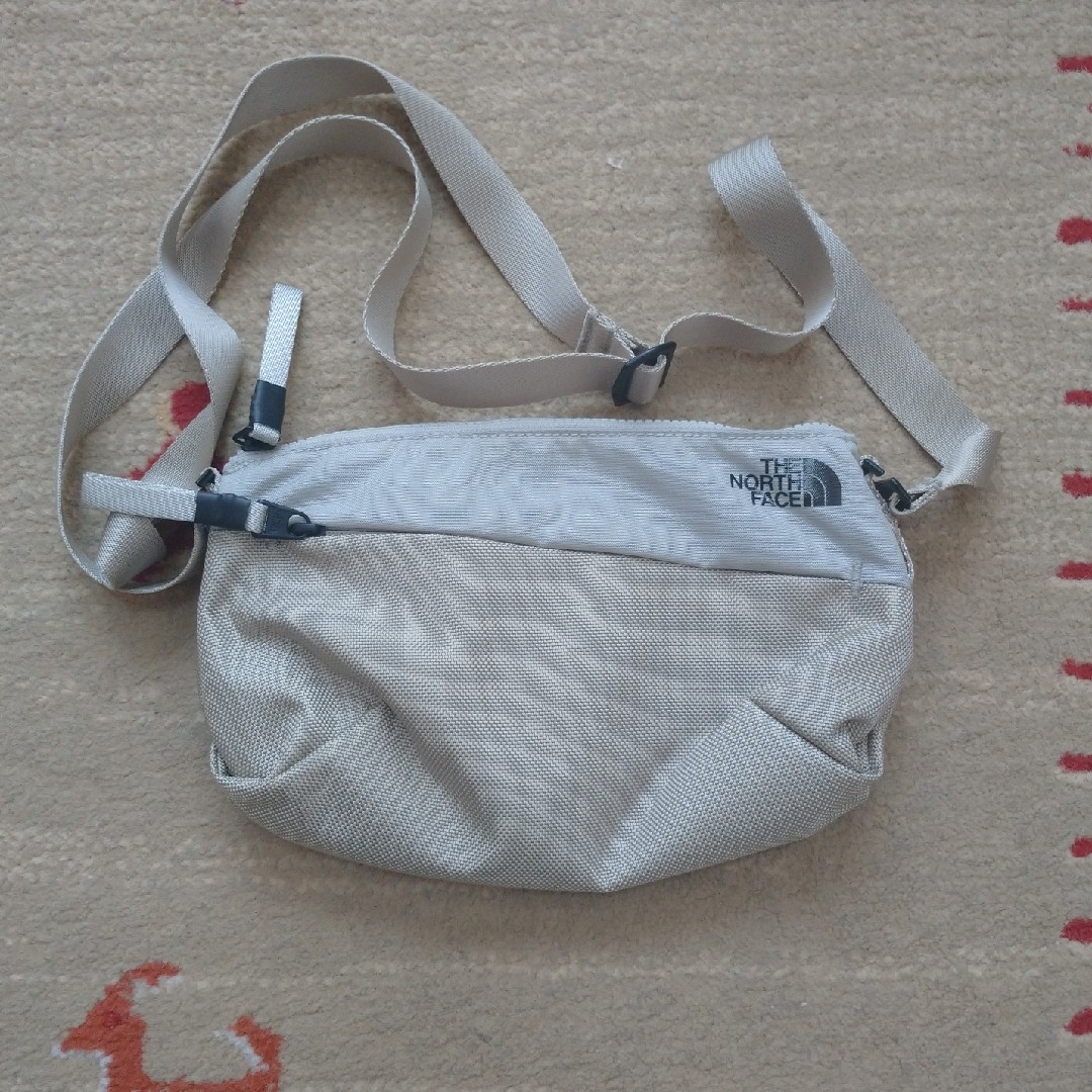 THE NORTH FACE(ザノースフェイス)のTHE NORTH FACE ELECTRA TOTE - S NF0A3KWU メンズのバッグ(トートバッグ)の商品写真
