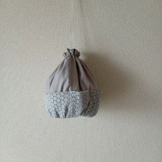 丸いバック　巾着袋　(ポーチ)
