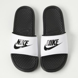 ナイキ(NIKE)の【最終値下げ早い者勝ち】NIKE サンダル 黒×白(サンダル)