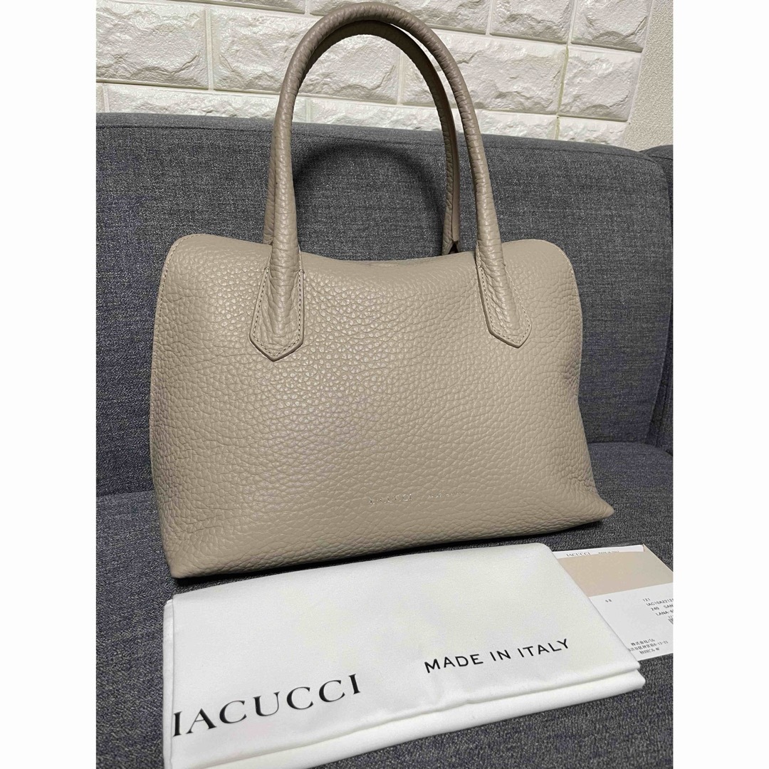 IACUCCI イアクッチ ラーナM 新品 グレージュ トートバッグ IACUCCI イアクッチ ラーナM 新品 グレージュ トートバッグ