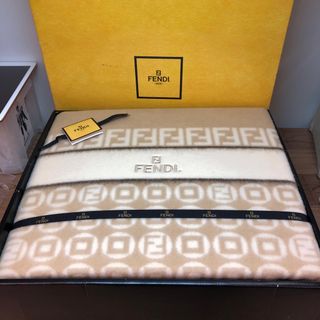 FENDI(毛布)のフリマアイテム一覧 FENDI(毛布)のフリマアイテム一覧