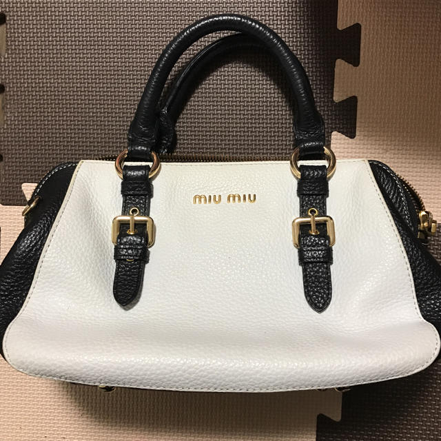 miumiu(ミュウミュウ)の値下げ♡正規品♡miumiuハンドバッグ レディースのバッグ(ハンドバッグ)の商品写真
