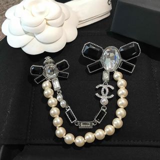 CHANEL - CHANEL シャネル ダイヤ型 ブローチ ゴールド メタル CHANEL - CHANEL シャネル ダイヤ型 ブローチ ゴールド メタル