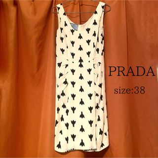 PRADA - PRADA Re-Nylon ロゴプレート エプロンフラップ ミニ PRADA - PRADA Re-Nylon ロゴプレート エプロンフラップ ミニ
