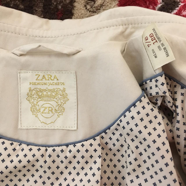 ZARA KIDS(ザラキッズ)のトレンチコート♡ZARA女の子128㎝ レディースのジャケット/アウター(トレンチコート)の商品写真