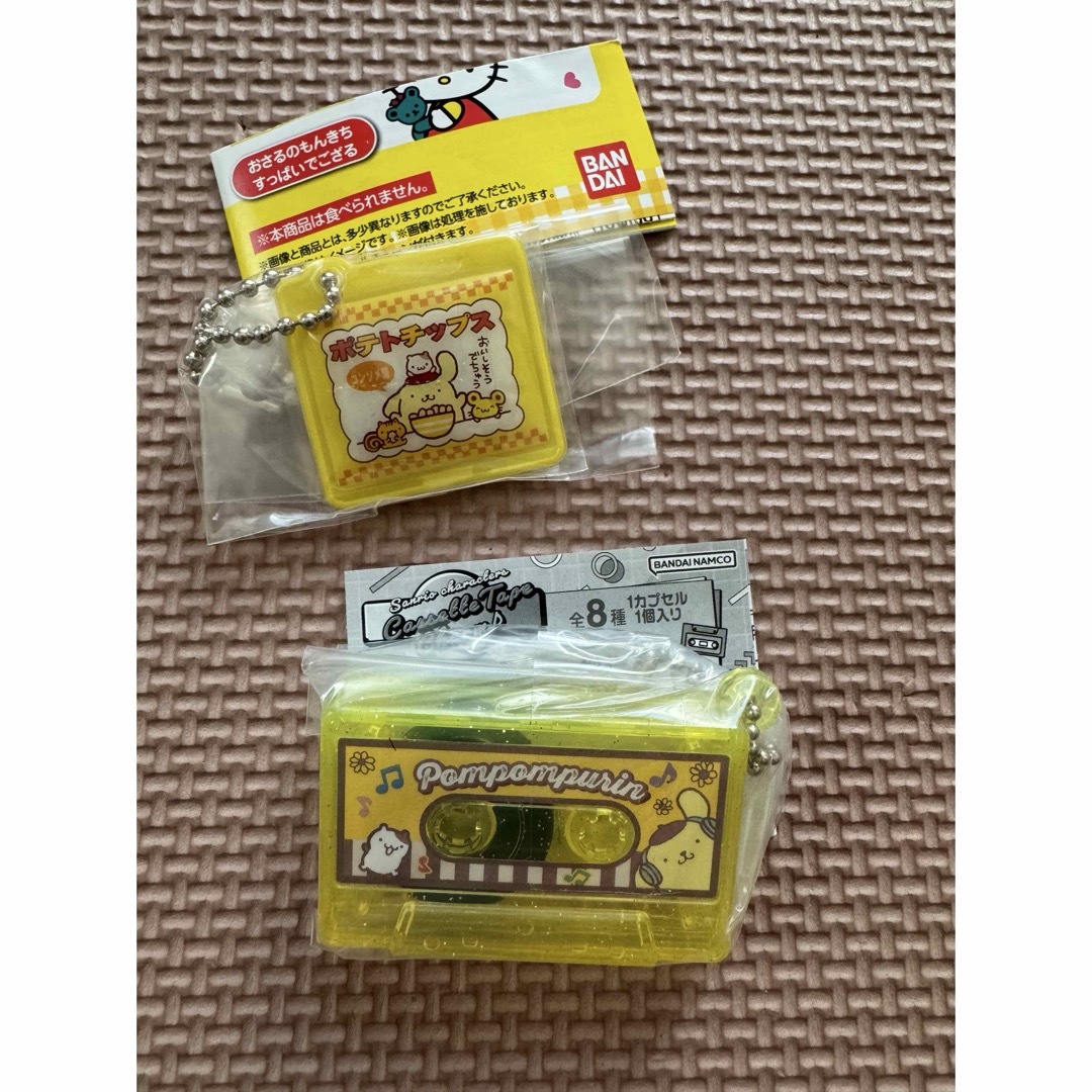 ポムポムプリン(ポムポムプリン)のガチャガチャ カセットテープチャーム とお菓子チャーム エンタメ/ホビーのおもちゃ/ぬいぐるみ(キャラクターグッズ)の商品写真