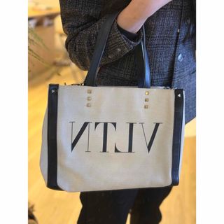 VALENTINO(トートバッグ)のフリマアイテム一覧 VALENTINO(トートバッグ)のフリマアイテム一覧