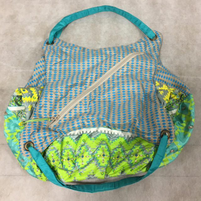 BEAMS(ビームス)のne Quittez pas 緑と黄色のスパンコール刺繍バッグ レディースのバッグ(トートバッグ)の商品写真