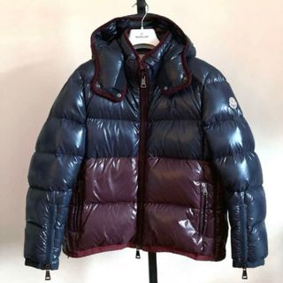 MONCLER - 【希少デザイン】モンクレール☆ センターロゴ入り MONCLER - 【希少デザイン】モンクレール☆ センターロゴ入り