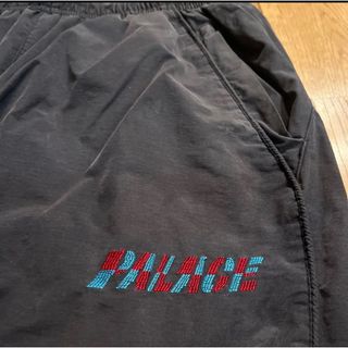 パレス(PALACE)の palace skateboards 黒　ナイロンパンツ　刺繍入り(ワークパンツ/カーゴパンツ)