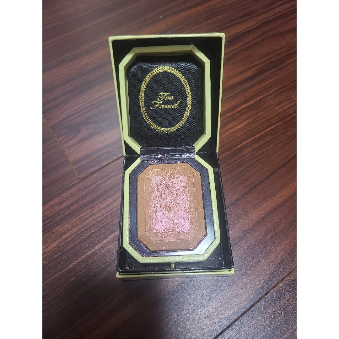 Too Faced(トゥフェイス)のtoofacedダイヤモンドライトマルチユースハイライターカナリーダイヤモンド コスメ/美容のベースメイク/化粧品(フェイスパウダー)の商品写真