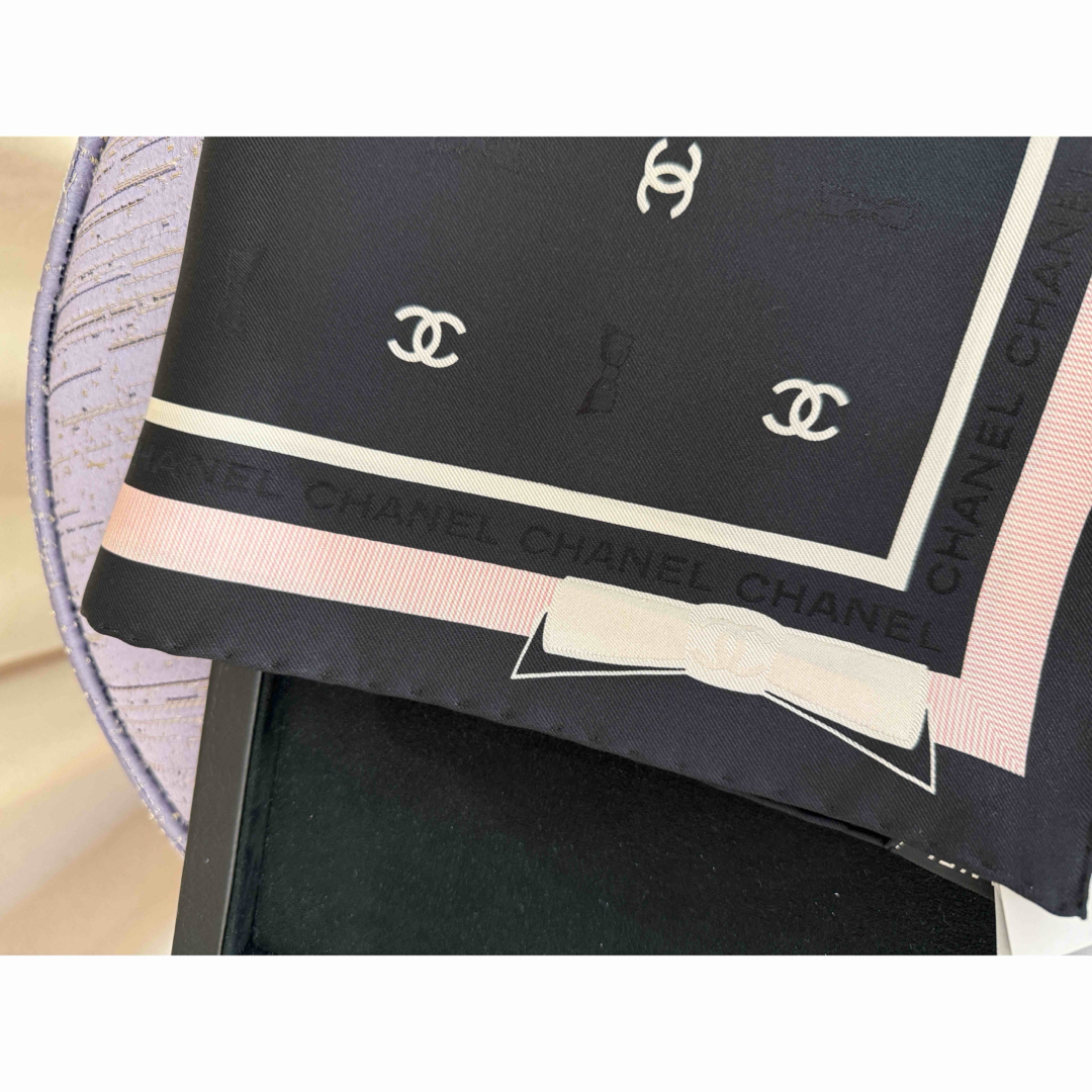 CHANEL - 値下げ!G-DRAGON愛用♡シャネル スカーフ 黒 CCロゴ CHANEL - 値下げ!G-DRAGON愛用♡シャネル スカーフ 黒 CCロゴ