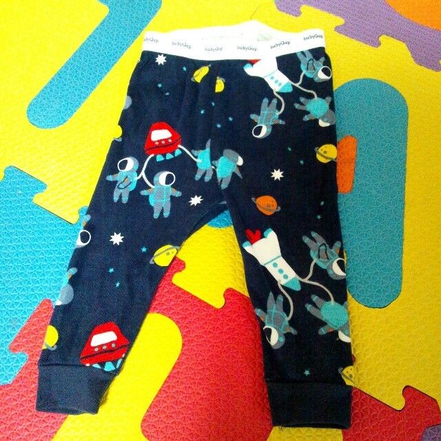 babyGAP(ベビーギャップ)のbaby Gap☆パジャマ☆サイズ70 キッズ/ベビー/マタニティのキッズ服男の子用(90cm~)(その他)の商品写真