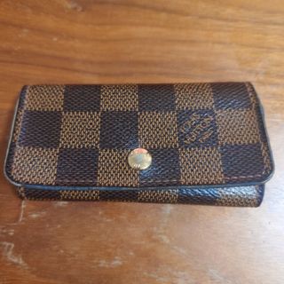 LOUIS VUITTON - ルイ ヴィトン マヒナ 4連キーケース 黒 LOUIS VUITTON - ルイ ヴィトン マヒナ 4連キーケース 黒