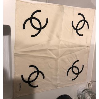 CHANEL - シャネル□未使用 04Aロゴ×カメリア大判シルクスカーフ CHANEL - シャネル□未使用 04Aロゴ×カメリア大判シルクスカーフ