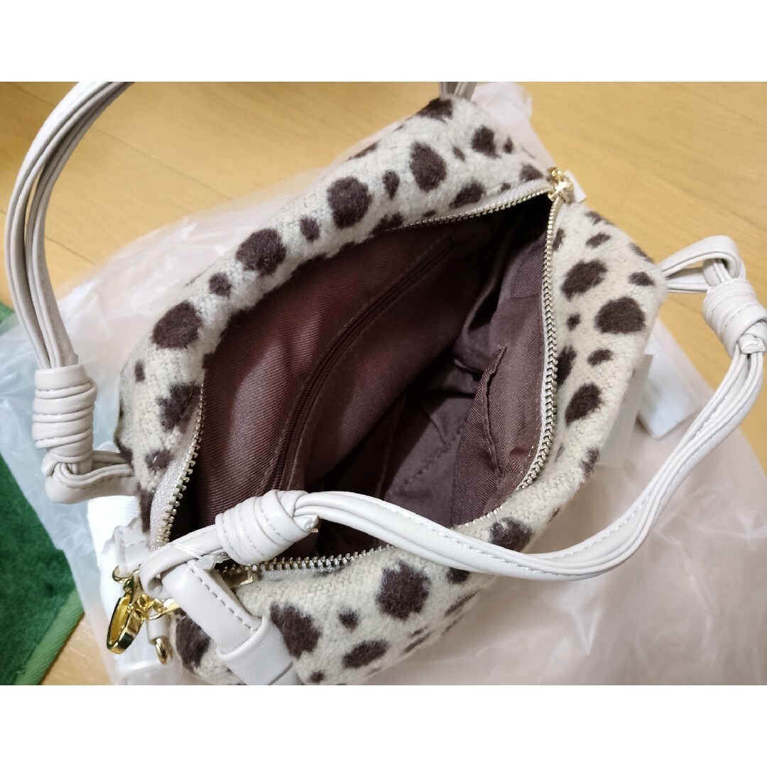 BASE☆タッセル付きレディースショルダーバッグ☆ファーバッグ レディースのバッグ(ショルダーバッグ)の商品写真