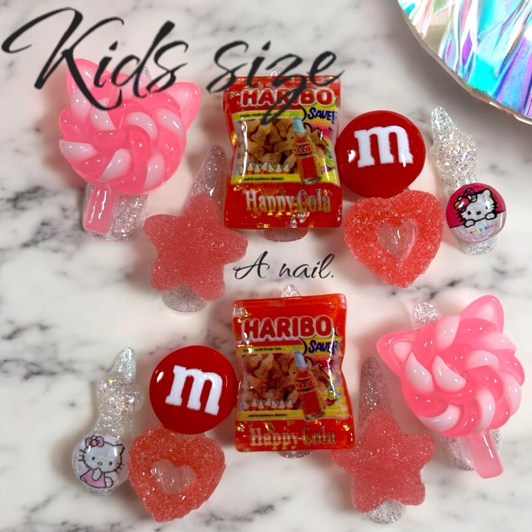 1275♥️キッズネイル♥️フラッシュネイル しなこワールド お菓子 グミ ねこ ハンドメイドのアクセサリー(ネイルチップ)の商品写真