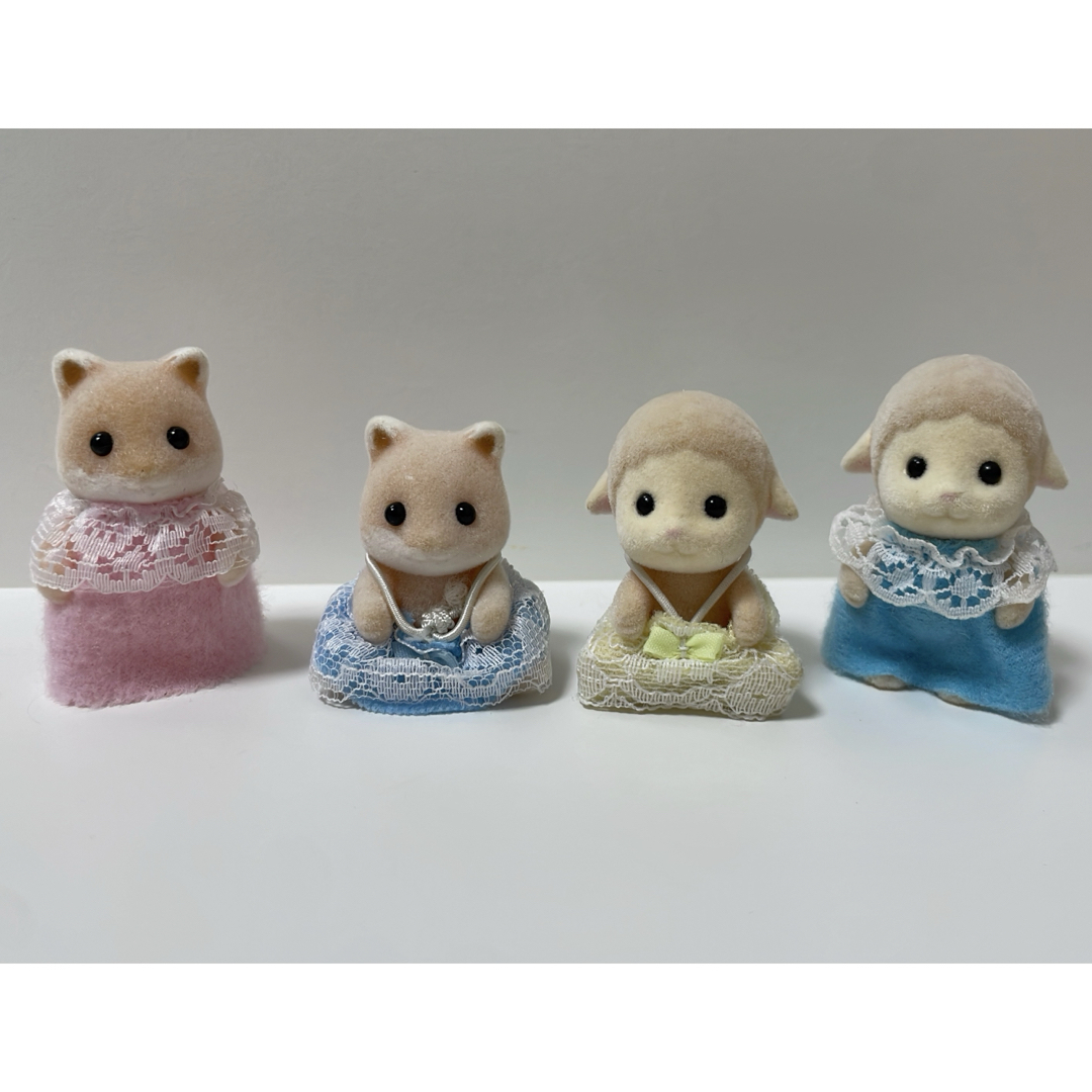 シルバニアファミリー(シルバニアファミリー)の赤ちゃんセット(ヒツジ、ピンクキツネ) キッズ/ベビー/マタニティのおもちゃ(ぬいぐるみ/人形)の商品写真