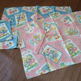 ハンドメイド　テーブルクロスと巾着　2つセット(その他)
