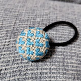 ◎製作終了❢再販なし１本限定 ハート刺繍 ヘアゴム(水色系)(ヘアアクセサリー)