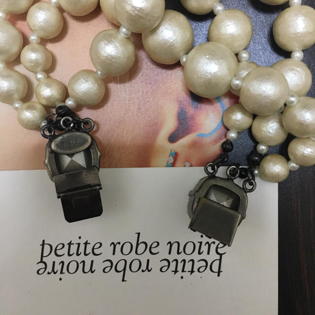 petite robe noire(プティローブノアー)のpetite robe noire コットンパールブレスレット レディースのアクセサリー(ブレスレット/バングル)の商品写真