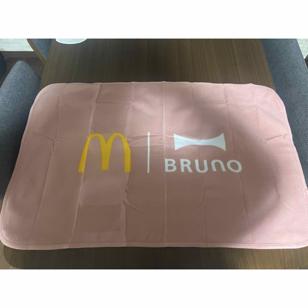 マクドナルド(マクドナルド)のマクドナルド ひざ掛け エンタメ/ホビーのコレクション(ノベルティグッズ)の商品写真