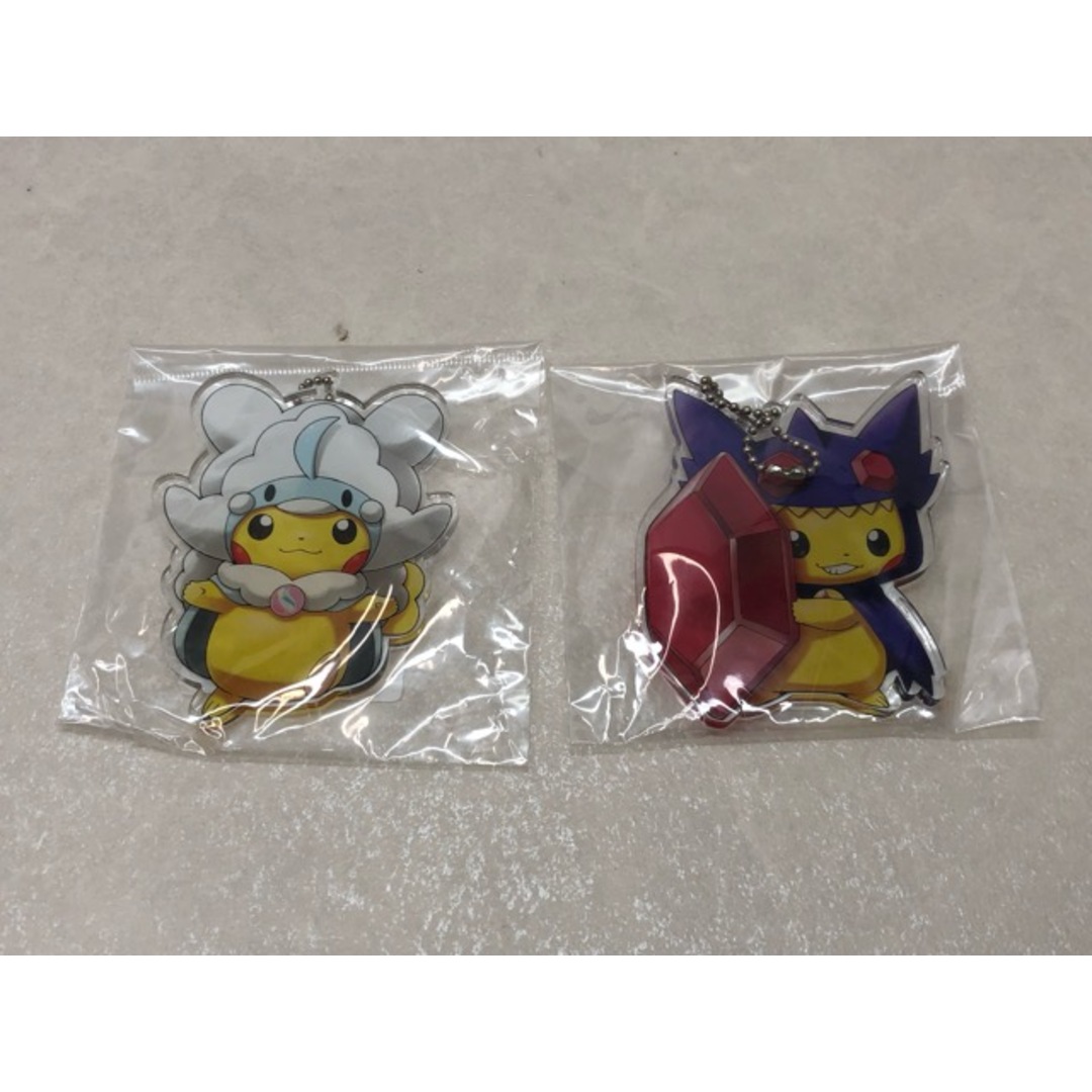 未開封★ ポケモンセンター　ポンチョを着たピカチュウ アクリルチャーム( アクリルキーホルダー )まとめ売り【P1781-008】086