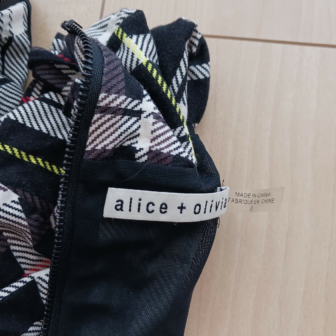 Alice+Olivia(アリスアンドオリビア)のアリス+オリビア　ワンピース レディースのワンピース(ひざ丈ワンピース)の商品写真