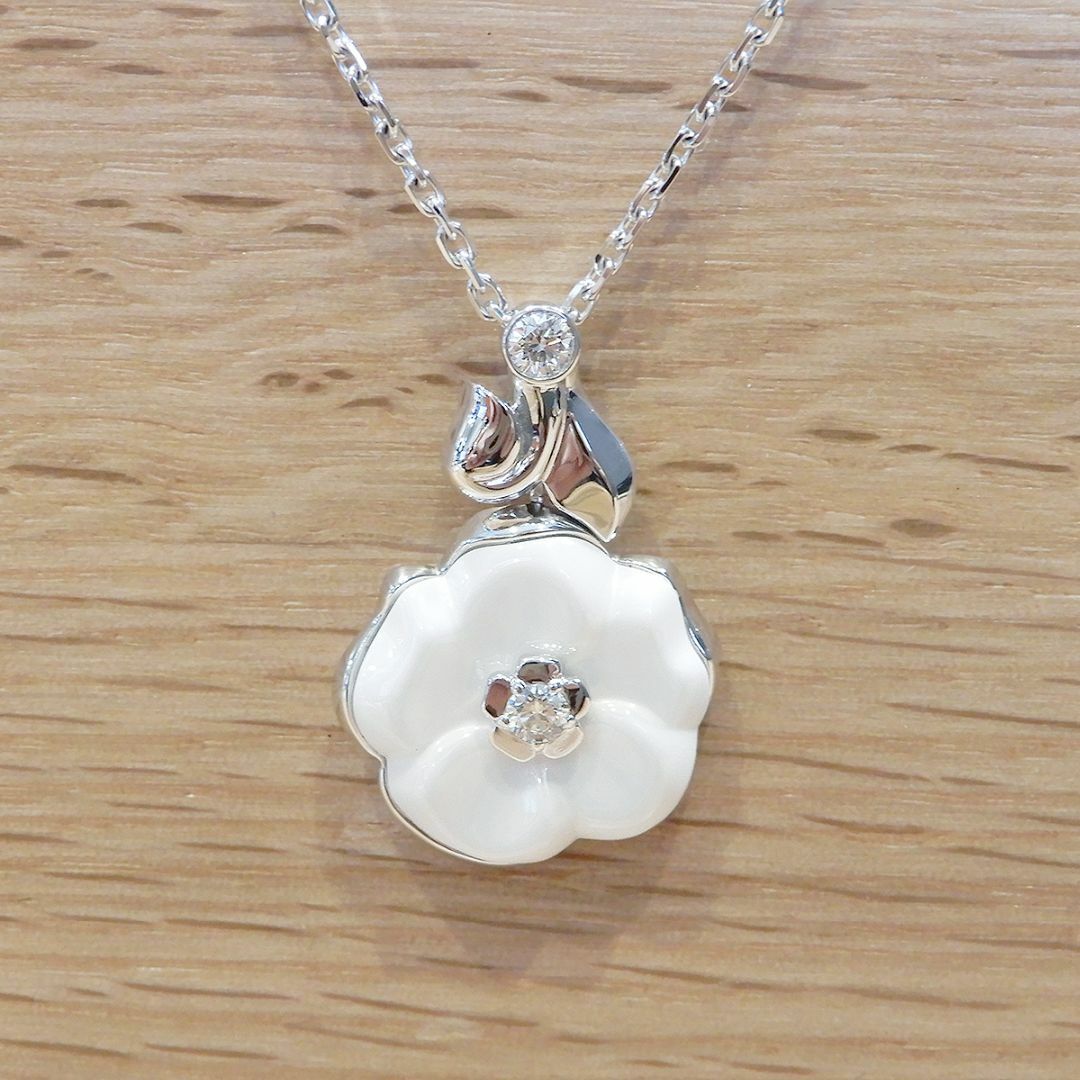 CHANEL - 新品同様 シャネル カメリア ネックレス ホワイト セラミック K18WG