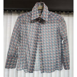 CHANEL - CHANEL ヴィンテージ ロゴプリント クロップド シャツ CHANEL - CHANEL ヴィンテージ ロゴプリント クロップド シャツ