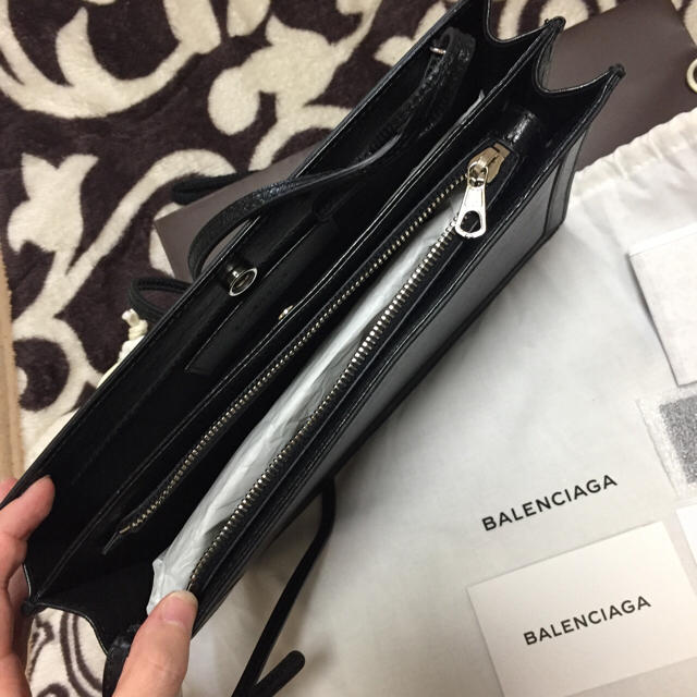 Balenciaga(バレンシアガ)のお値下げ中 新品 バレンシアガ ショルダーバッグ レディースのバッグ(ショルダーバッグ)の商品写真